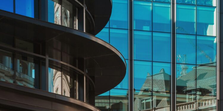 AI Impact on Banking: Asia Bank Cuts 4,000 Positions