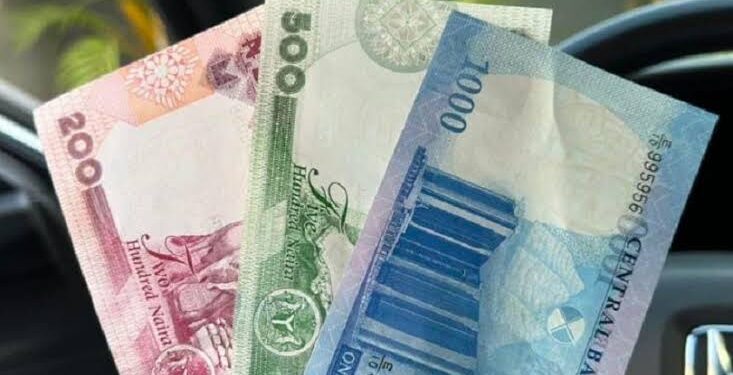 Naira Falls as Dollar Rises Slightly to ₦1560 Euro and Pounds Strengthen – March 9 Update
