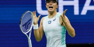 Swiatek powers past Muchova to reach Indian Wells last 8