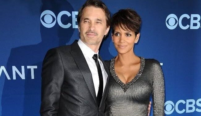 Halle Berry Playfully Gets Payback on Adrien Brody with a Kiss at the Oscars