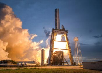 SpaceX Rocket Explodes Again: Debris Falls from Sky in Second Consecutive Launch Failure