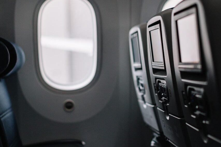 US Aviation Industry Struggles as Consumers Pull Back on Travel Spending