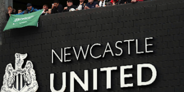 Newcastle Hammer Man United 4-1 Estimate Historic League Double