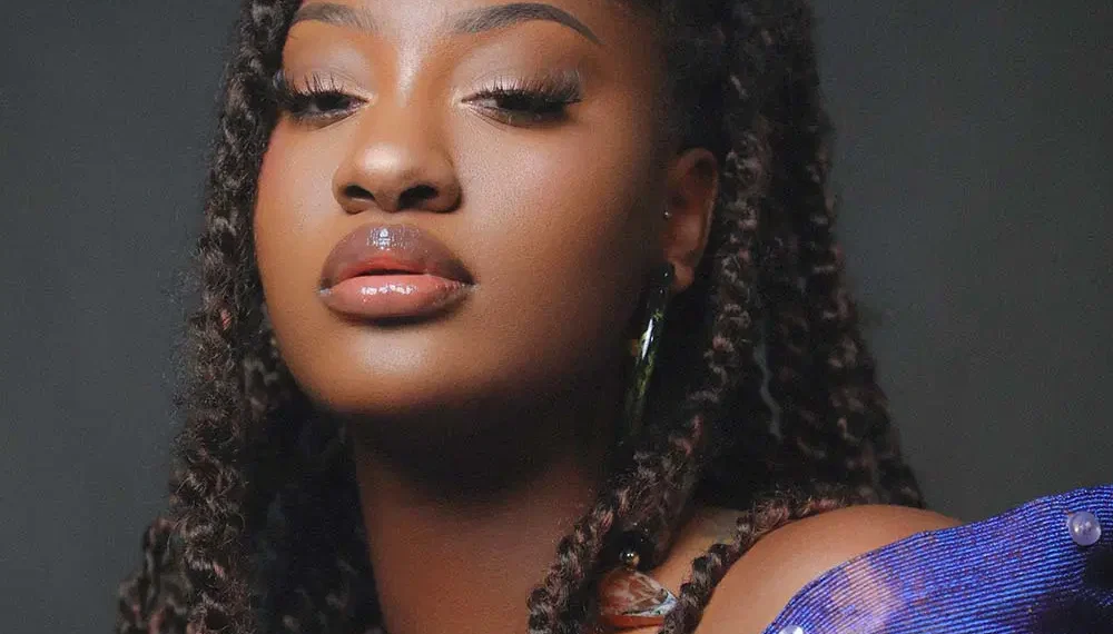 Tems Shines at Headies 2025, Mother Accepts Award for “Burning”