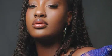 Tems Shines at Headies 2025, Mother Accepts Award for “Burning”