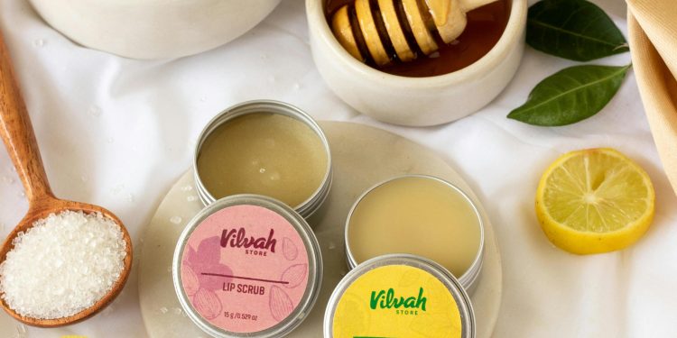 10 Amazing Benefits of Honey for Skin (& How to Use It)