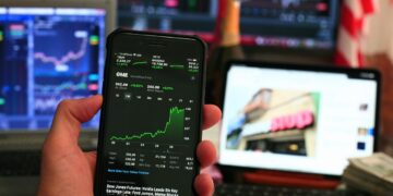 US Stocks Surge After Trump Reveals Plans to Ease China Trade War Tariffs