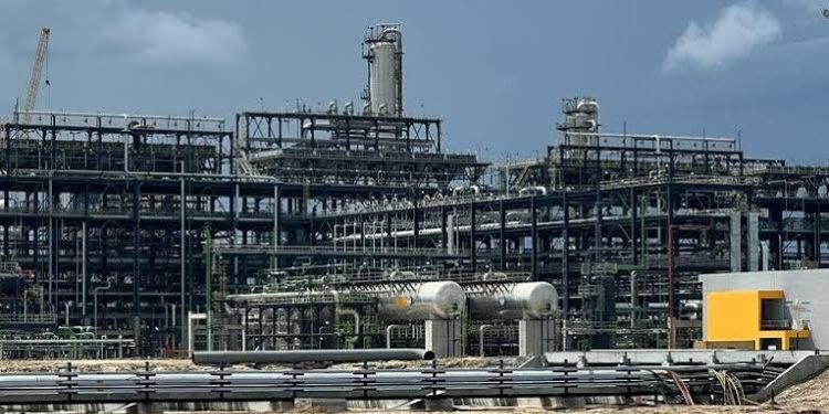Dangote Refinery Petrol Price Drops to ₦835