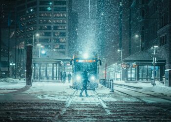 Extreme Cold in Beijing Forces Landmark Closures, Flight Delays as Winds Worsen