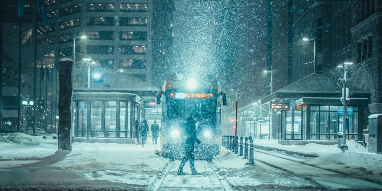 Extreme Cold in Beijing Forces Landmark Closures, Flight Delays as Winds Worsen