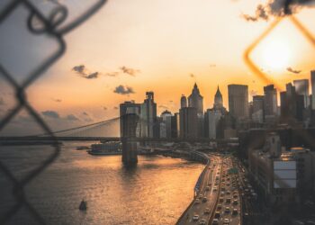 6 Dead After Sightseeing Helicopter Crashes in New York's Hudson River