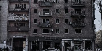 Russian Missile Strike on Kyiv Kills 8 Civilians