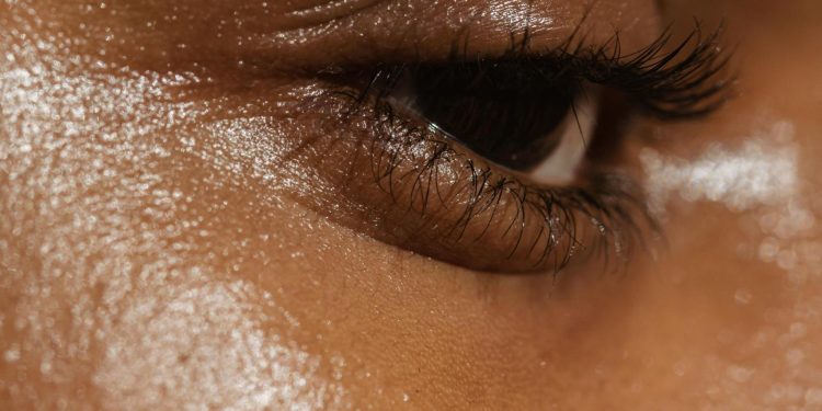 How to Unclog Pores: Dermatologist-Approved Methods for Clearer Skin