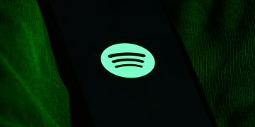 Spotify Reports Rise in Paying Subscribers and Record Profit