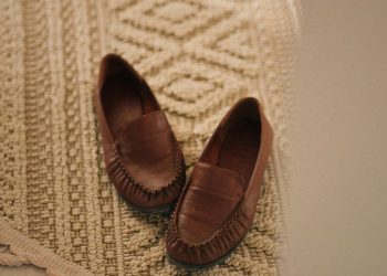 7 Effortlessly Chic Ways to Wear a Dress With Loafers Like a True Fashion Girlie