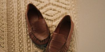 7 Effortlessly Chic Ways to Wear a Dress With Loafers Like a True Fashion Girlie