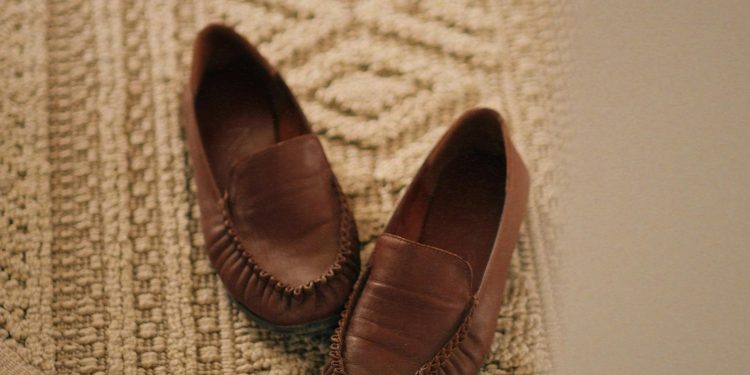 7 Effortlessly Chic Ways to Wear a Dress With Loafers Like a True Fashion Girlie