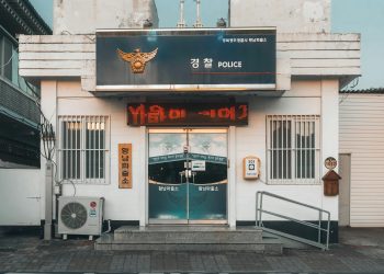 South Korea Bans Ex-PM Han, Finance Chief Choi From Travel