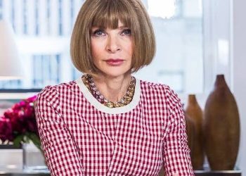 Wintour, Hurley Lead Star-Studded Mourners in Tearful Goodbye to Valentino