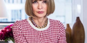 Wintour, Hurley Lead Star-Studded Mourners in Tearful Goodbye to Valentino