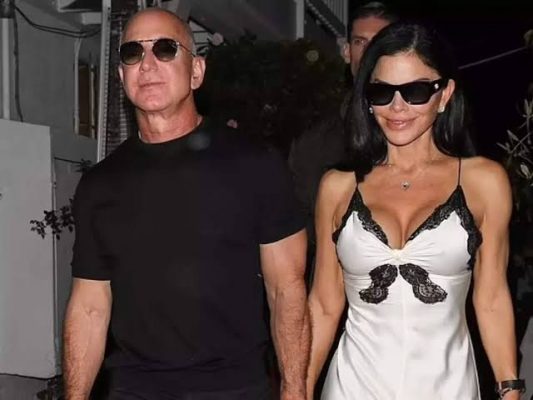 Bezos Moves Wedding After Venice Protests