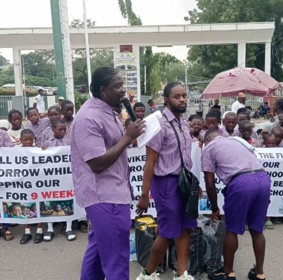 VeryDarkMan Protests at FCT Minister’s Residence, Demands Action on Teachers’ Strike