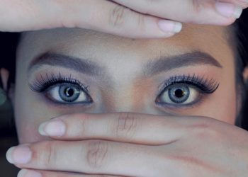 The Ultimate Guide to Bleaching Your Eyebrows 