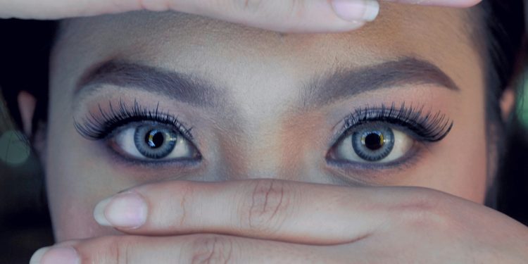 The Ultimate Guide to Bleaching Your Eyebrows 