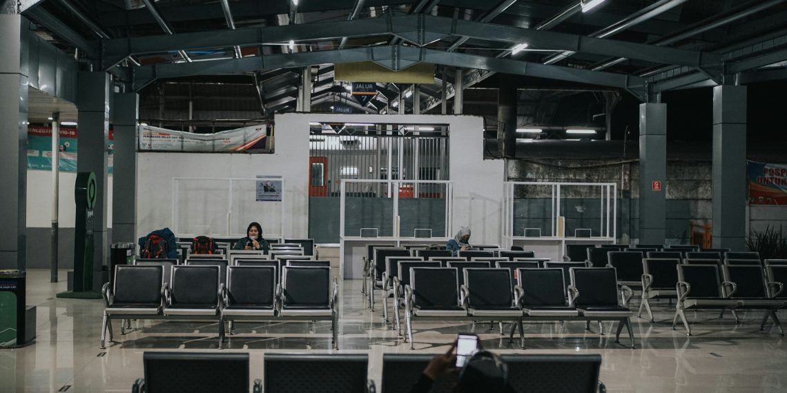 Flights Cancelled as Israeli Strikes Force Middle East Airspace Shutdown