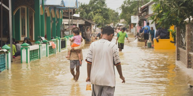 South Africa Floods: Search Resumes for Missing Schoolchildren