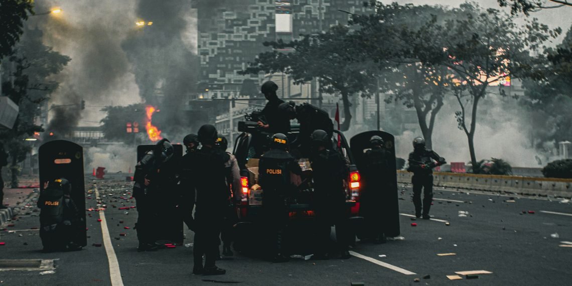 LA Immigration Raids Trigger Violent Street Clashes
