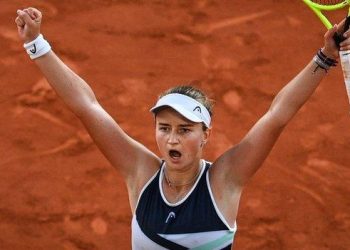 Wimbledon 2025: Krejcikova Survives Scare as Swiatek, Rybakina, Andreeva March into Third Round