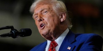 Trump to Colombia: Expect Higher Tariffs as Drug War Escalates