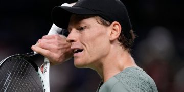 Wimbledon 2025: Top Seed Jannik Sinner Dominates Nardi in Opening Round