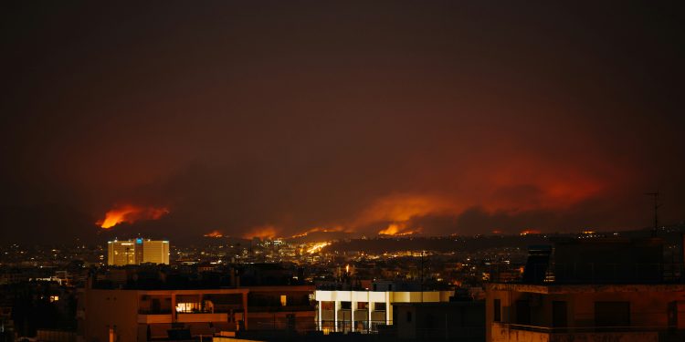 Crete Wildfire Rages for 3rd Day Amid Heatwave