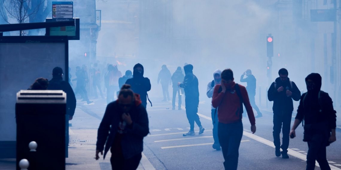 Kenyan Police Shoot at Protesters Advancing in Nairobi