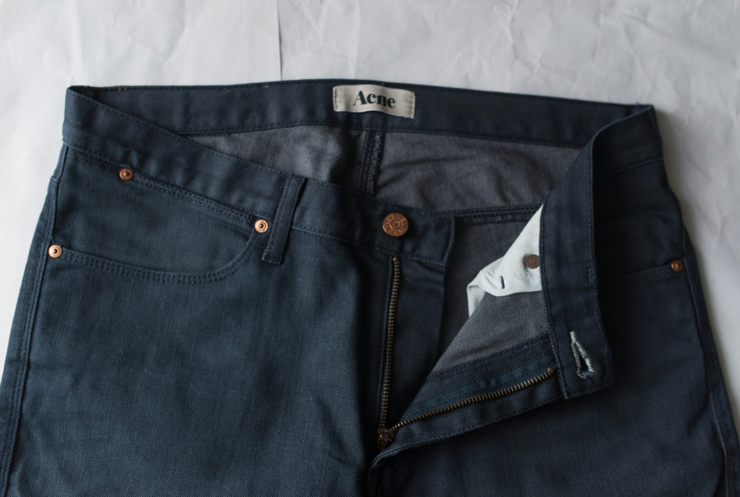The Unbuttoned Jeans Trend Explained and How to Pull It Off