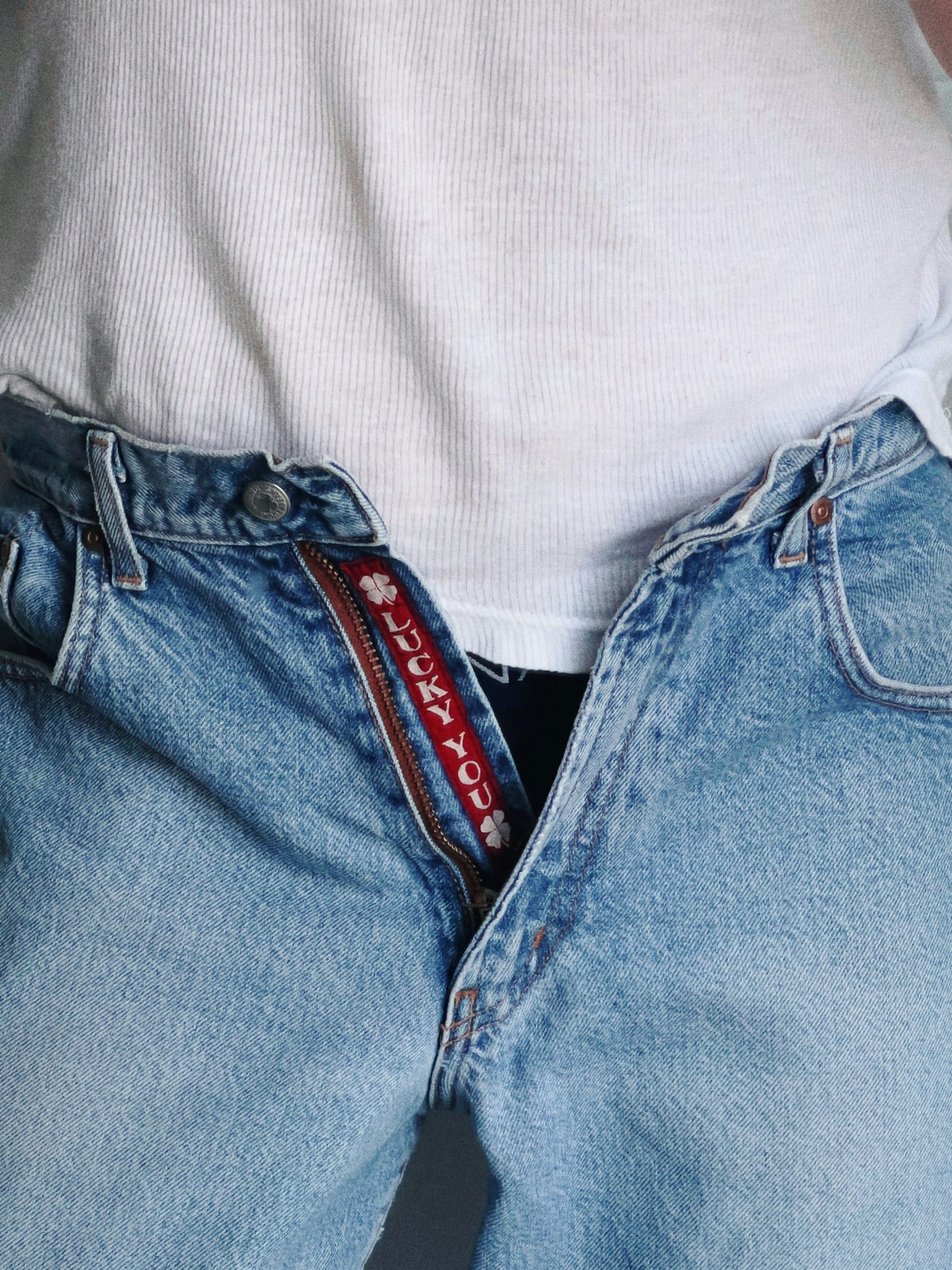 The Unbuttoned Jeans Trend Explained and How to Pull It Off