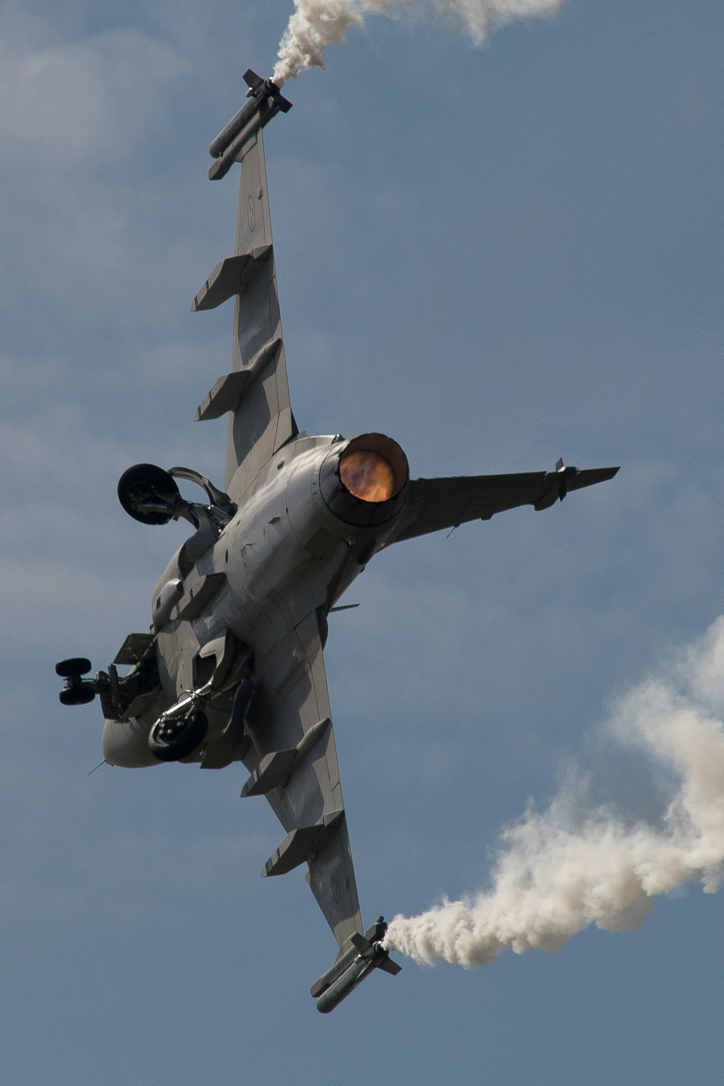19 Dead as Fighter Jet Crashes in Bangladesh