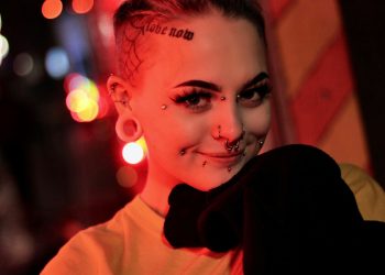 THE KELOID DILEMMA: HOW TO WEAR PIERCINGS SAFELY WHEN YOU'RE PRONE TO SCARRING