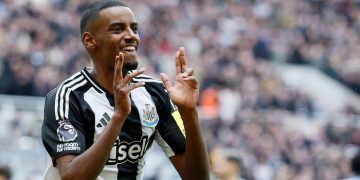Howe Insists Isak Is Still Newcastle's Player Despite Liverpool Rumors