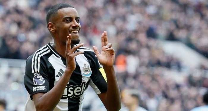 Howe Insists Isak Is Still Newcastle's Player Despite Liverpool Rumors