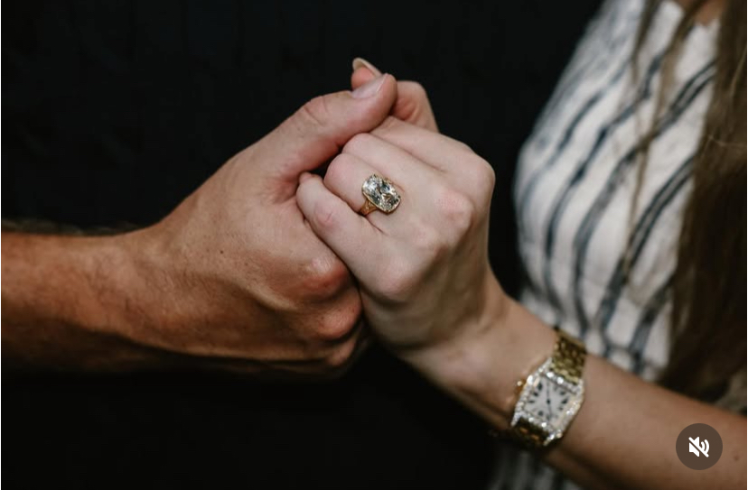 Taylor Swift, Travis Kelce Announce Engagement