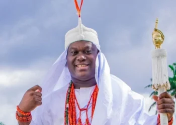 Ex-Akeredolu Aide Slams Alaafin Over Ooni Ultimatum