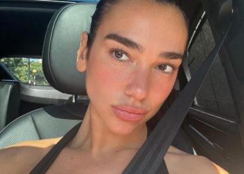 Kosovo Awards Citizenship to British-Albanian Pop Star Dua Lipa