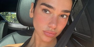 Kosovo Awards Citizenship to British-Albanian Pop Star Dua Lipa