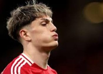 Garnacho Threatens to Sit Out Season to Force Chelsea Move