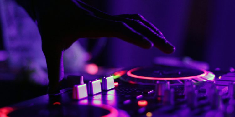 Before Streaming: How Musicians Survived On CDs, Radio And Street DJs