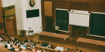 US Warns Students: Don’t Skip Class or Lose Your Visa