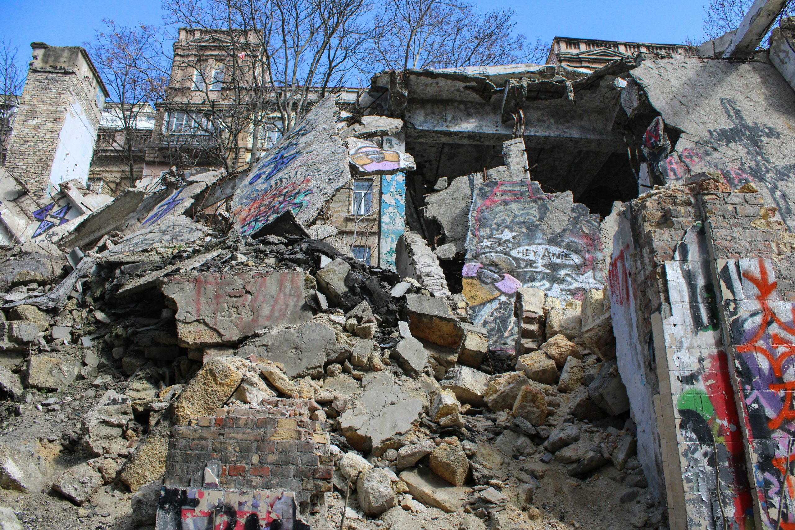 Powerful Earthquake Hits Northwestern Turkey